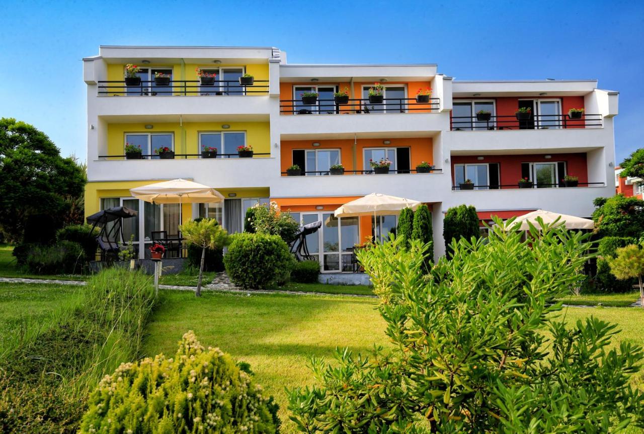 Stayinn Rainbow Houses Beachfront By Asteri Hotels Sunny Beach Buitenkant foto