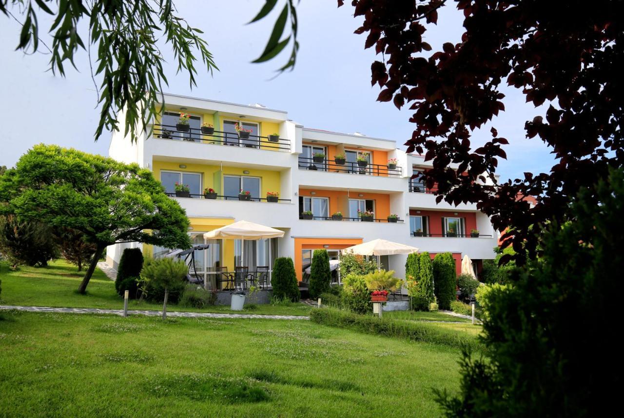 Stayinn Rainbow Houses Beachfront By Asteri Hotels Sunny Beach Buitenkant foto
