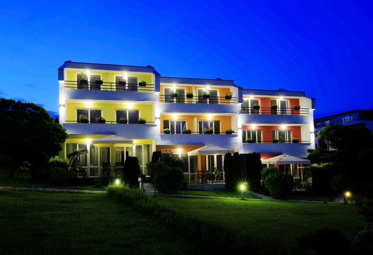 Stayinn Rainbow Houses Beachfront By Asteri Hotels Sunny Beach Buitenkant foto
